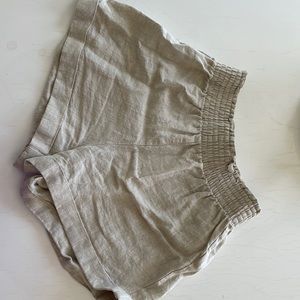 Reformation tan linen shorts! Perfect condition. Size small.